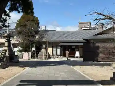 與杼神社の{uncategorized: "未分類", other: "その他", undefined: "問題あり", building: "その他建物", grave: "お墓", sacred_gate: "鳥居", guardian: "狛犬", statue: "像", buddha: "仏像", history: "歴史", nature: "自然", garden: "庭園", animal: "動物", pagoda: "塔", temizu: "手水舎", mountain_gate: "山門・神門", sanctuary: "本殿・本堂", subordinate: "末社・摂社", art: "芸術", scenery: "景色", jizo: "地蔵", ema: "絵馬", goshuin: "御朱印", omikuji: "おみくじ", items: "授与品その他", amulet: "お守り", goshuincho: "御朱印帳", eats: "食事", festival: "お祭り", votive_dance: "神楽", shichigosan: "七五三参", wedding: "結婚式", experience: "体験その他", initially: "初詣", around: "周辺", anti_infection: "感染症対策"}
