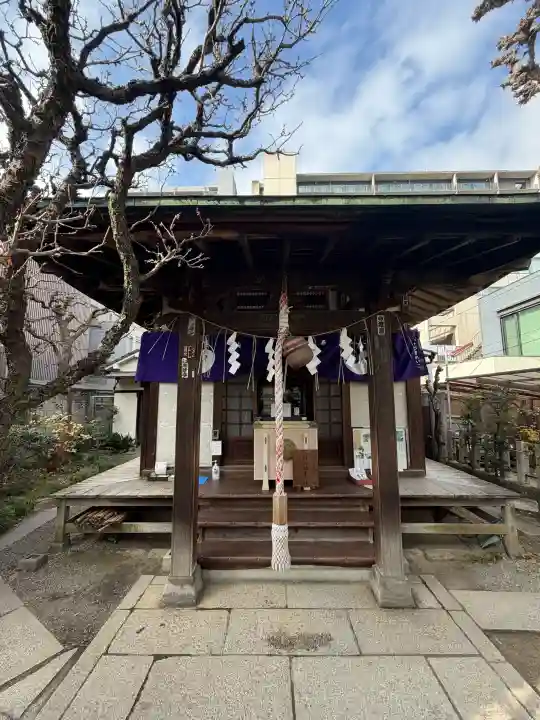 四谷於岩稲荷田宮神社の{uncategorized: "未分類", other: "その他", undefined: "問題あり", building: "その他建物", grave: "お墓", sacred_gate: "鳥居", guardian: "狛犬", statue: "像", buddha: "仏像", history: "歴史", nature: "自然", garden: "庭園", animal: "動物", pagoda: "塔", temizu: "手水舎", mountain_gate: "山門・神門", sanctuary: "本殿・本堂", subordinate: "末社・摂社", art: "芸術", scenery: "景色", jizo: "地蔵", ema: "絵馬", goshuin: "御朱印", omikuji: "おみくじ", items: "授与品その他", amulet: "お守り", goshuincho: "御朱印帳", eats: "食事", festival: "お祭り", votive_dance: "神楽", shichigosan: "七五三参", wedding: "結婚式", experience: "体験その他", initially: "初詣", around: "周辺", anti_infection: "感染症対策"}