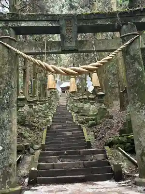 上色見熊野座神社の{uncategorized: "未分類", other: "その他", undefined: "問題あり", building: "その他建物", grave: "お墓", sacred_gate: "鳥居", guardian: "狛犬", statue: "像", buddha: "仏像", history: "歴史", nature: "自然", garden: "庭園", animal: "動物", pagoda: "塔", temizu: "手水舎", mountain_gate: "山門・神門", sanctuary: "本殿・本堂", subordinate: "末社・摂社", art: "芸術", scenery: "景色", jizo: "地蔵", ema: "絵馬", goshuin: "御朱印", omikuji: "おみくじ", items: "授与品その他", amulet: "お守り", goshuincho: "御朱印帳", eats: "食事", festival: "お祭り", votive_dance: "神楽", shichigosan: "七五三参", wedding: "結婚式", experience: "体験その他", initially: "初詣", around: "周辺", anti_infection: "感染症対策"}