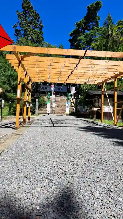 土津神社|こどもと出世の神さまの{uncategorized: "未分類", other: "その他", undefined: "問題あり", building: "その他建物", grave: "お墓", sacred_gate: "鳥居", guardian: "狛犬", statue: "像", buddha: "仏像", history: "歴史", nature: "自然", garden: "庭園", animal: "動物", pagoda: "塔", temizu: "手水舎", mountain_gate: "山門・神門", sanctuary: "本殿・本堂", subordinate: "末社・摂社", art: "芸術", scenery: "景色", jizo: "地蔵", ema: "絵馬", goshuin: "御朱印", omikuji: "おみくじ", items: "授与品その他", amulet: "お守り", goshuincho: "御朱印帳", eats: "食事", festival: "お祭り", votive_dance: "神楽", shichigosan: "七五三参", wedding: "結婚式", experience: "体験その他", initially: "初詣", around: "周辺", anti_infection: "感染症対策"}
