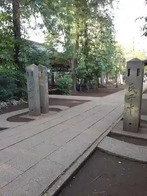 小平神明宮の山門・神門