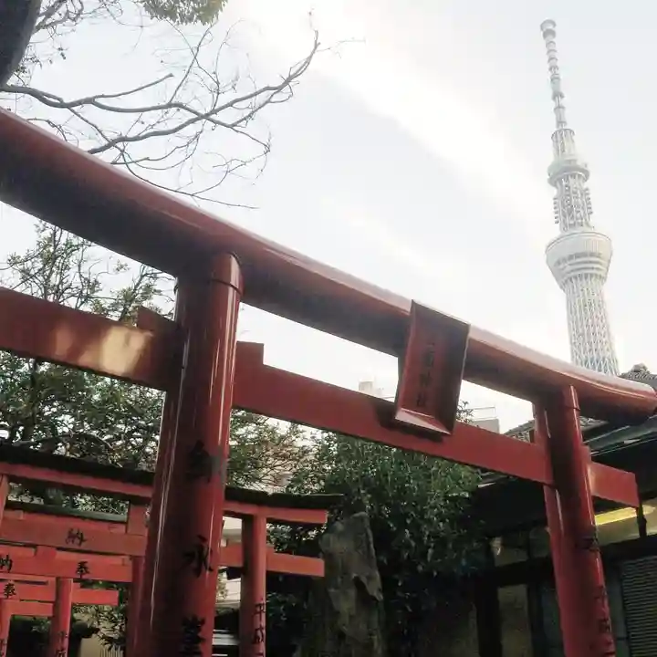 三囲神社の鳥居