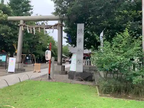 浅草神社の鳥居
