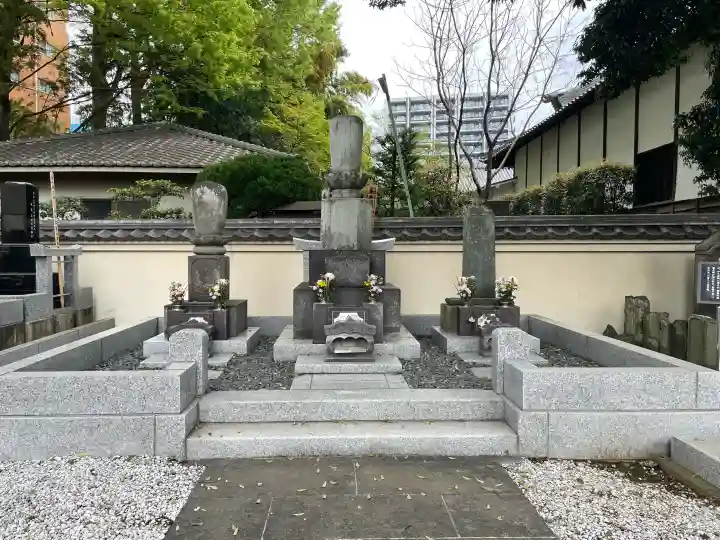 蓮馨寺の{uncategorized: "未分類", other: "その他", undefined: "問題あり", building: "その他建物", grave: "お墓", sacred_gate: "鳥居", guardian: "狛犬", statue: "像", buddha: "仏像", history: "歴史", nature: "自然", garden: "庭園", animal: "動物", pagoda: "塔", temizu: "手水舎", mountain_gate: "山門・神門", sanctuary: "本殿・本堂", subordinate: "末社・摂社", art: "芸術", scenery: "景色", jizo: "地蔵", ema: "絵馬", goshuin: "御朱印", omikuji: "おみくじ", items: "授与品その他", amulet: "お守り", goshuincho: "御朱印帳", eats: "食事", festival: "お祭り", votive_dance: "神楽", shichigosan: "七五三参", wedding: "結婚式", experience: "体験その他", initially: "初詣", around: "周辺", anti_infection: "感染症対策"}