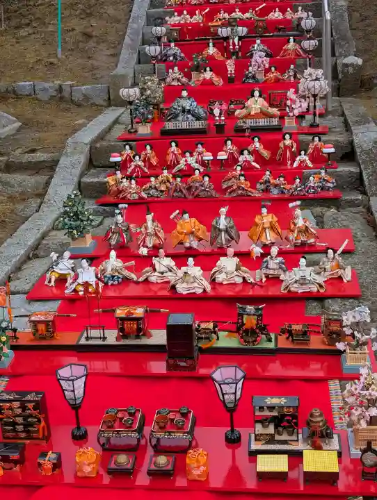 松澤神社の{uncategorized: "未分類", other: "その他", undefined: "問題あり", building: "その他建物", grave: "お墓", sacred_gate: "鳥居", guardian: "狛犬", statue: "像", buddha: "仏像", history: "歴史", nature: "自然", garden: "庭園", animal: "動物", pagoda: "塔", temizu: "手水舎", mountain_gate: "山門・神門", sanctuary: "本殿・本堂", subordinate: "末社・摂社", art: "芸術", scenery: "景色", jizo: "地蔵", ema: "絵馬", goshuin: "御朱印", omikuji: "おみくじ", items: "授与品その他", amulet: "お守り", goshuincho: "御朱印帳", eats: "食事", festival: "お祭り", votive_dance: "神楽", shichigosan: "七五三参", wedding: "結婚式", experience: "体験その他", initially: "初詣", around: "周辺", anti_infection: "感染症対策"}