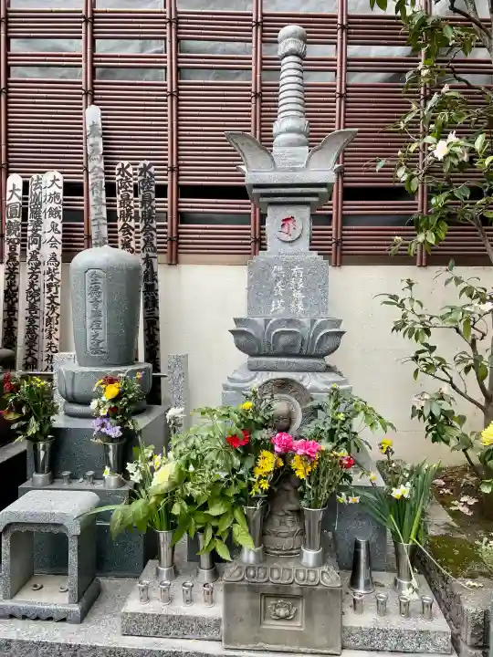 宗慶寺の{uncategorized: "未分類", other: "その他", undefined: "問題あり", building: "その他建物", grave: "お墓", sacred_gate: "鳥居", guardian: "狛犬", statue: "像", buddha: "仏像", history: "歴史", nature: "自然", garden: "庭園", animal: "動物", pagoda: "塔", temizu: "手水舎", mountain_gate: "山門・神門", sanctuary: "本殿・本堂", subordinate: "末社・摂社", art: "芸術", scenery: "景色", jizo: "地蔵", ema: "絵馬", goshuin: "御朱印", omikuji: "おみくじ", items: "授与品その他", amulet: "お守り", goshuincho: "御朱印帳", eats: "食事", festival: "お祭り", votive_dance: "神楽", shichigosan: "七五三参", wedding: "結婚式", experience: "体験その他", initially: "初詣", around: "周辺", anti_infection: "感染症対策"}