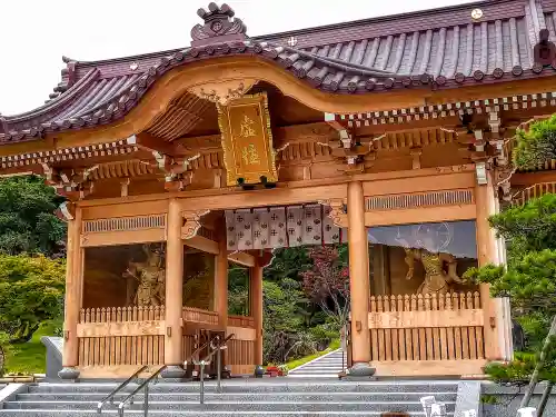 青龍寺(昭和大仏)の山門・神門
