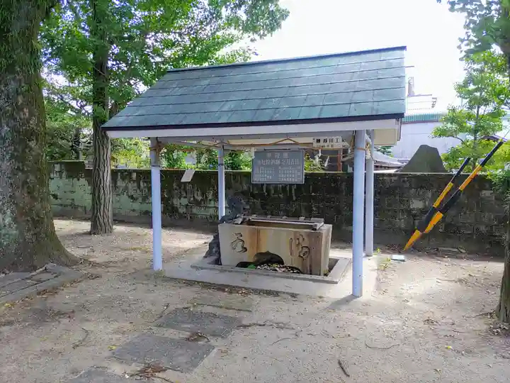 白山社の手水舎