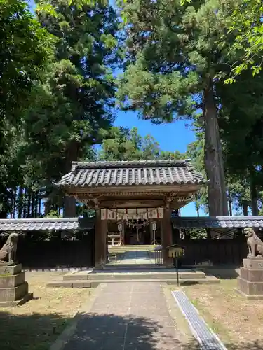 守りの神　藤基神社の山門