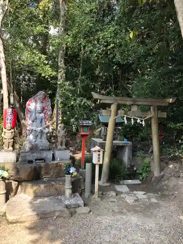 越木岩神社の仏像