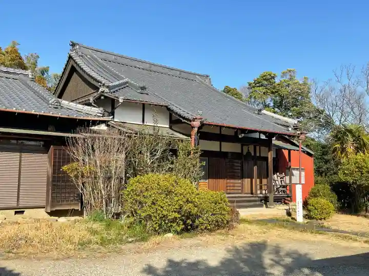 本宗寺の{uncategorized: "未分類", other: "その他", undefined: "問題あり", building: "その他建物", grave: "お墓", sacred_gate: "鳥居", guardian: "狛犬", statue: "像", buddha: "仏像", history: "歴史", nature: "自然", garden: "庭園", animal: "動物", pagoda: "塔", temizu: "手水舎", mountain_gate: "山門・神門", sanctuary: "本殿・本堂", subordinate: "末社・摂社", art: "芸術", scenery: "景色", jizo: "地蔵", ema: "絵馬", goshuin: "御朱印", omikuji: "おみくじ", items: "授与品その他", amulet: "お守り", goshuincho: "御朱印帳", eats: "食事", festival: "お祭り", votive_dance: "神楽", shichigosan: "七五三参", wedding: "結婚式", experience: "体験その他", initially: "初詣", around: "周辺", anti_infection: "感染症対策"}