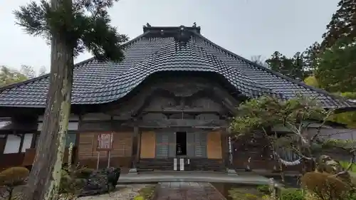 西生寺の本殿・本堂
