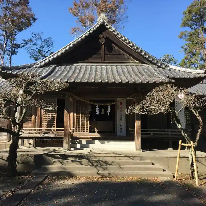 綾護国神社の本殿・本堂