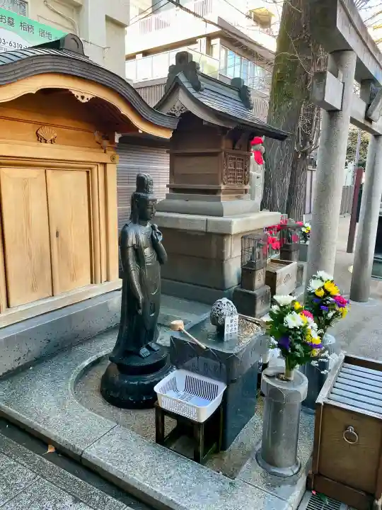 とげぬき地蔵尊 高岩寺の{uncategorized: "未分類", other: "その他", undefined: "問題あり", building: "その他建物", grave: "お墓", sacred_gate: "鳥居", guardian: "狛犬", statue: "像", buddha: "仏像", history: "歴史", nature: "自然", garden: "庭園", animal: "動物", pagoda: "塔", temizu: "手水舎", mountain_gate: "山門・神門", sanctuary: "本殿・本堂", subordinate: "末社・摂社", art: "芸術", scenery: "景色", jizo: "地蔵", ema: "絵馬", goshuin: "御朱印", omikuji: "おみくじ", items: "授与品その他", amulet: "お守り", goshuincho: "御朱印帳", eats: "食事", festival: "お祭り", votive_dance: "神楽", shichigosan: "七五三参", wedding: "結婚式", experience: "体験その他", initially: "初詣", around: "周辺", anti_infection: "感染症対策"}