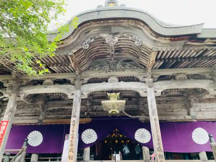 成相寺の本殿・本堂