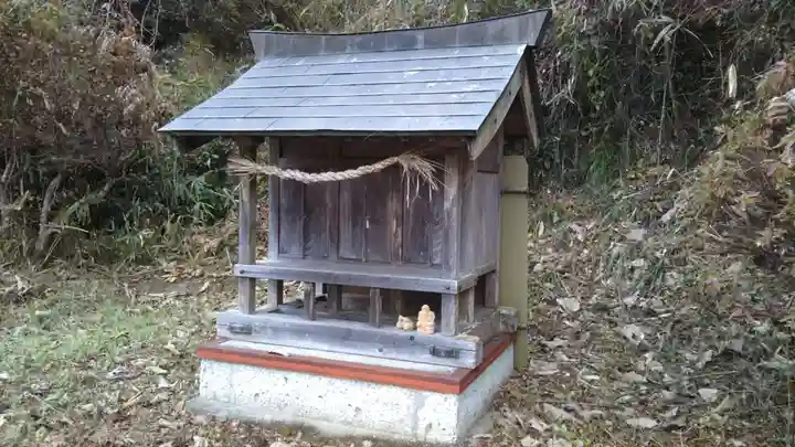 西仲霊峰社の末社・摂社