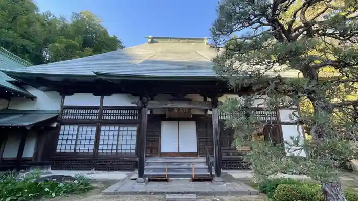 石行寺の本殿