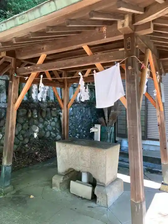 水使神社の{uncategorized: "未分類", other: "その他", undefined: "問題あり", building: "その他建物", grave: "お墓", sacred_gate: "鳥居", guardian: "狛犬", statue: "像", buddha: "仏像", history: "歴史", nature: "自然", garden: "庭園", animal: "動物", pagoda: "塔", temizu: "手水舎", mountain_gate: "山門・神門", sanctuary: "本殿・本堂", subordinate: "末社・摂社", art: "芸術", scenery: "景色", jizo: "地蔵", ema: "絵馬", goshuin: "御朱印", omikuji: "おみくじ", items: "授与品その他", amulet: "お守り", goshuincho: "御朱印帳", eats: "食事", festival: "お祭り", votive_dance: "神楽", shichigosan: "七五三参", wedding: "結婚式", experience: "体験その他", initially: "初詣", around: "周辺", anti_infection: "感染症対策"}