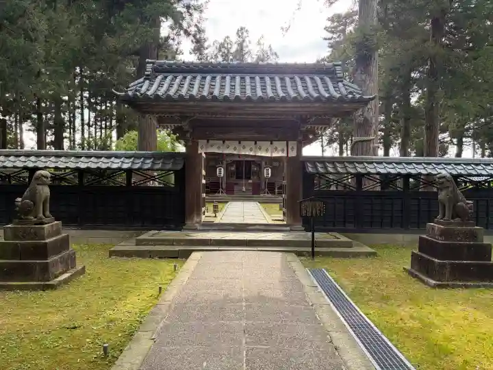 守りの神 藤基神社の{uncategorized: "未分類", other: "その他", undefined: "問題あり", building: "その他建物", grave: "お墓", sacred_gate: "鳥居", guardian: "狛犬", statue: "像", buddha: "仏像", history: "歴史", nature: "自然", garden: "庭園", animal: "動物", pagoda: "塔", temizu: "手水舎", mountain_gate: "山門・神門", sanctuary: "本殿・本堂", subordinate: "末社・摂社", art: "芸術", scenery: "景色", jizo: "地蔵", ema: "絵馬", goshuin: "御朱印", omikuji: "おみくじ", items: "授与品その他", amulet: "お守り", goshuincho: "御朱印帳", eats: "食事", festival: "お祭り", votive_dance: "神楽", shichigosan: "七五三参", wedding: "結婚式", experience: "体験その他", initially: "初詣", around: "周辺", anti_infection: "感染症対策"}