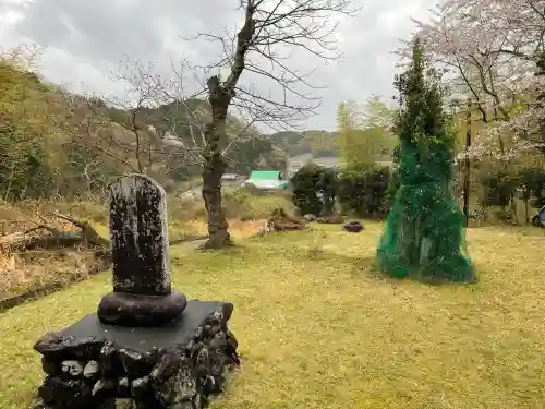 光善寺の{uncategorized: "未分類", other: "その他", undefined: "問題あり", building: "その他建物", grave: "お墓", sacred_gate: "鳥居", guardian: "狛犬", statue: "像", buddha: "仏像", history: "歴史", nature: "自然", garden: "庭園", animal: "動物", pagoda: "塔", temizu: "手水舎", mountain_gate: "山門・神門", sanctuary: "本殿・本堂", subordinate: "末社・摂社", art: "芸術", scenery: "景色", jizo: "地蔵", ema: "絵馬", goshuin: "御朱印", omikuji: "おみくじ", items: "授与品その他", amulet: "お守り", goshuincho: "御朱印帳", eats: "食事", festival: "お祭り", votive_dance: "神楽", shichigosan: "七五三参", wedding: "結婚式", experience: "体験その他", initially: "初詣", around: "周辺", anti_infection: "感染症対策"}