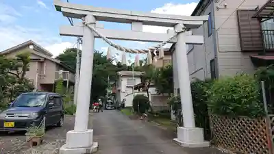 座間神社の鳥居