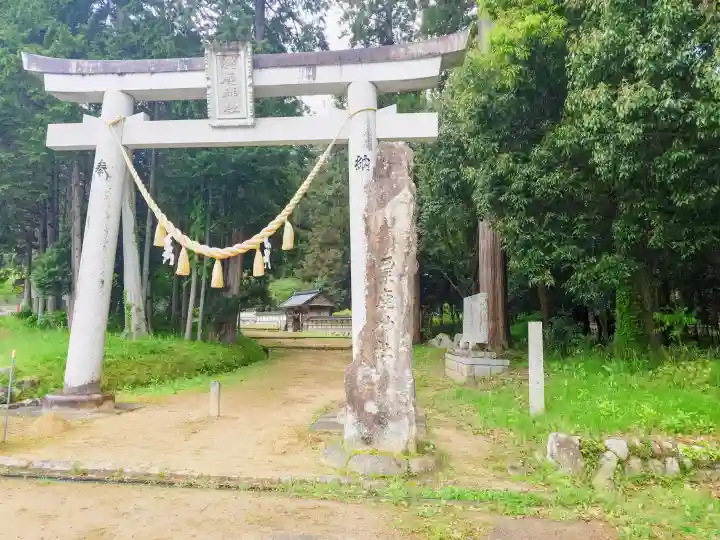 粟鹿神社の{uncategorized: "未分類", other: "その他", undefined: "問題あり", building: "その他建物", grave: "お墓", sacred_gate: "鳥居", guardian: "狛犬", statue: "像", buddha: "仏像", history: "歴史", nature: "自然", garden: "庭園", animal: "動物", pagoda: "塔", temizu: "手水舎", mountain_gate: "山門・神門", sanctuary: "本殿・本堂", subordinate: "末社・摂社", art: "芸術", scenery: "景色", jizo: "地蔵", ema: "絵馬", goshuin: "御朱印", omikuji: "おみくじ", items: "授与品その他", amulet: "お守り", goshuincho: "御朱印帳", eats: "食事", festival: "お祭り", votive_dance: "神楽", shichigosan: "七五三参", wedding: "結婚式", experience: "体験その他", initially: "初詣", around: "周辺", anti_infection: "感染症対策"}
