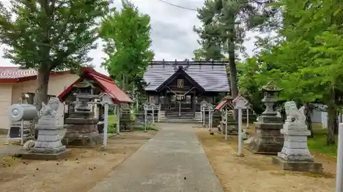 納内神社の本殿