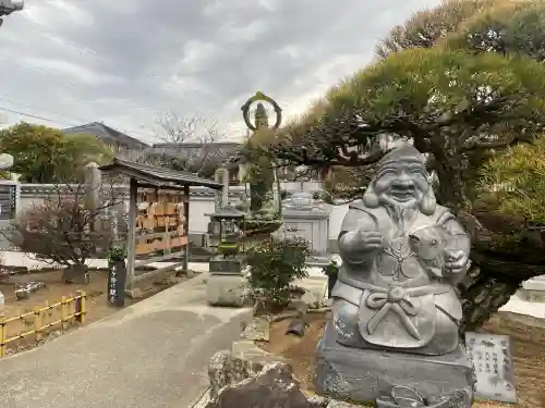 万福寺の{uncategorized: "未分類", other: "その他", undefined: "問題あり", building: "その他建物", grave: "お墓", sacred_gate: "鳥居", guardian: "狛犬", statue: "像", buddha: "仏像", history: "歴史", nature: "自然", garden: "庭園", animal: "動物", pagoda: "塔", temizu: "手水舎", mountain_gate: "山門・神門", sanctuary: "本殿・本堂", subordinate: "末社・摂社", art: "芸術", scenery: "景色", jizo: "地蔵", ema: "絵馬", goshuin: "御朱印", omikuji: "おみくじ", items: "授与品その他", amulet: "お守り", goshuincho: "御朱印帳", eats: "食事", festival: "お祭り", votive_dance: "神楽", shichigosan: "七五三参", wedding: "結婚式", experience: "体験その他", initially: "初詣", around: "周辺", anti_infection: "感染症対策"}