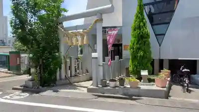 八津御嶽神社の鳥居