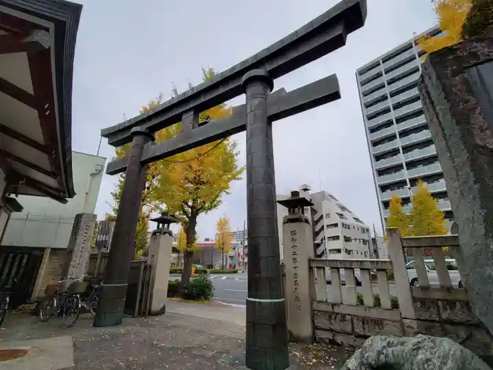 河原町稲荷神社の鳥居