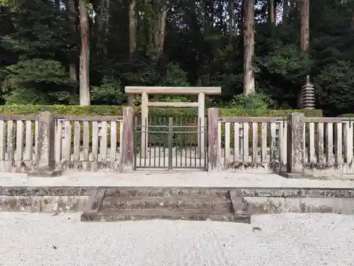 後鳥羽天皇・順徳天皇　大原陵(京都府)