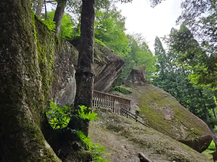 岩屋神社(妙見神社 祖師野八幡宮摂社)(岐阜県)