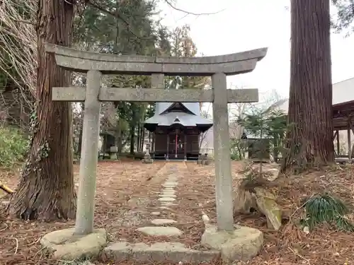 諏訪神社の鳥居