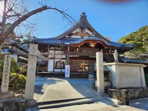 桜寿院の山門