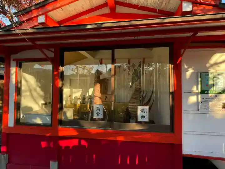 車折神社の{uncategorized: "未分類", other: "その他", undefined: "問題あり", building: "その他建物", grave: "お墓", sacred_gate: "鳥居", guardian: "狛犬", statue: "像", buddha: "仏像", history: "歴史", nature: "自然", garden: "庭園", animal: "動物", pagoda: "塔", temizu: "手水舎", mountain_gate: "山門・神門", sanctuary: "本殿・本堂", subordinate: "末社・摂社", art: "芸術", scenery: "景色", jizo: "地蔵", ema: "絵馬", goshuin: "御朱印", omikuji: "おみくじ", items: "授与品その他", amulet: "お守り", goshuincho: "御朱印帳", eats: "食事", festival: "お祭り", votive_dance: "神楽", shichigosan: "七五三参", wedding: "結婚式", experience: "体験その他", initially: "初詣", around: "周辺", anti_infection: "感染症対策"}