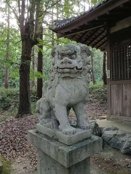 小山神社の狛犬
