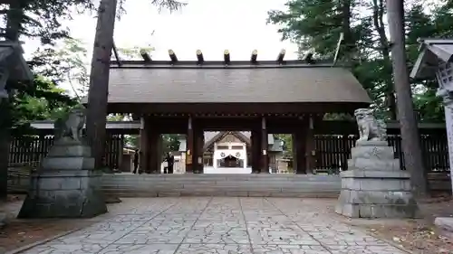帯廣神社の山門・神門