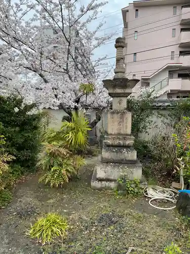 蓮花寺の塔