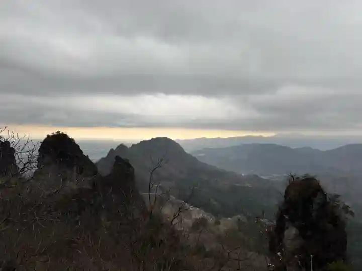 中之嶽神社の{uncategorized: "未分類", other: "その他", undefined: "問題あり", building: "その他建物", grave: "お墓", sacred_gate: "鳥居", guardian: "狛犬", statue: "像", buddha: "仏像", history: "歴史", nature: "自然", garden: "庭園", animal: "動物", pagoda: "塔", temizu: "手水舎", mountain_gate: "山門・神門", sanctuary: "本殿・本堂", subordinate: "末社・摂社", art: "芸術", scenery: "景色", jizo: "地蔵", ema: "絵馬", goshuin: "御朱印", omikuji: "おみくじ", items: "授与品その他", amulet: "お守り", goshuincho: "御朱印帳", eats: "食事", festival: "お祭り", votive_dance: "神楽", shichigosan: "七五三参", wedding: "結婚式", experience: "体験その他", initially: "初詣", around: "周辺", anti_infection: "感染症対策"}