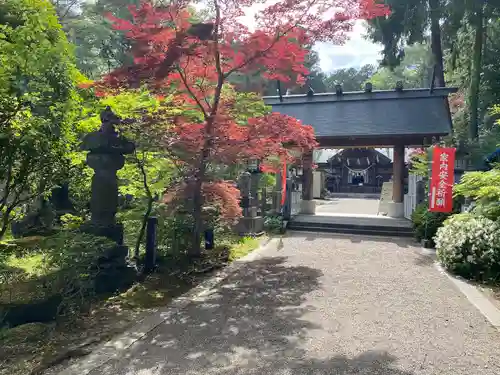 神明社の山門