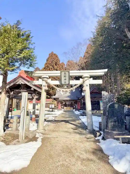 熊野神社の{uncategorized: "未分類", other: "その他", undefined: "問題あり", building: "その他建物", grave: "お墓", sacred_gate: "鳥居", guardian: "狛犬", statue: "像", buddha: "仏像", history: "歴史", nature: "自然", garden: "庭園", animal: "動物", pagoda: "塔", temizu: "手水舎", mountain_gate: "山門・神門", sanctuary: "本殿・本堂", subordinate: "末社・摂社", art: "芸術", scenery: "景色", jizo: "地蔵", ema: "絵馬", goshuin: "御朱印", omikuji: "おみくじ", items: "授与品その他", amulet: "お守り", goshuincho: "御朱印帳", eats: "食事", festival: "お祭り", votive_dance: "神楽", shichigosan: "七五三参", wedding: "結婚式", experience: "体験その他", initially: "初詣", around: "周辺", anti_infection: "感染症対策"}