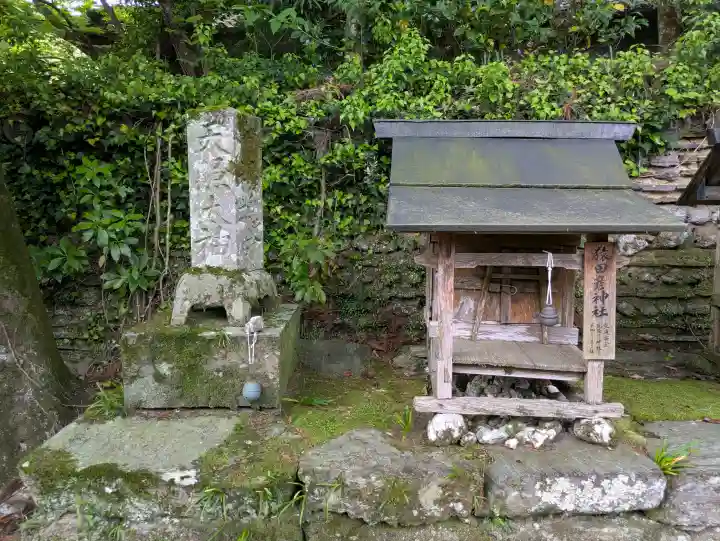 一宮神社の{uncategorized: "未分類", other: "その他", undefined: "問題あり", building: "その他建物", grave: "お墓", sacred_gate: "鳥居", guardian: "狛犬", statue: "像", buddha: "仏像", history: "歴史", nature: "自然", garden: "庭園", animal: "動物", pagoda: "塔", temizu: "手水舎", mountain_gate: "山門・神門", sanctuary: "本殿・本堂", subordinate: "末社・摂社", art: "芸術", scenery: "景色", jizo: "地蔵", ema: "絵馬", goshuin: "御朱印", omikuji: "おみくじ", items: "授与品その他", amulet: "お守り", goshuincho: "御朱印帳", eats: "食事", festival: "お祭り", votive_dance: "神楽", shichigosan: "七五三参", wedding: "結婚式", experience: "体験その他", initially: "初詣", around: "周辺", anti_infection: "感染症対策"}