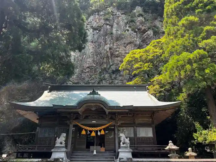 瀧三柱神社の本殿・本堂