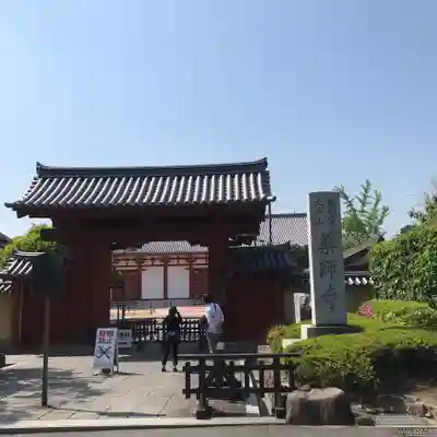 薬師寺の山門・神門
