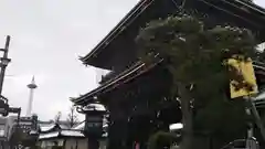 東本願寺（真宗本廟）の山門