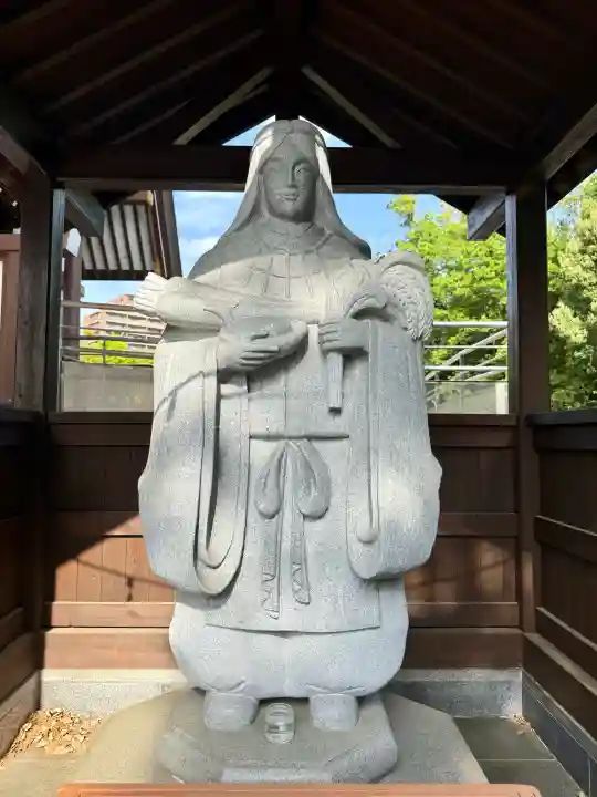十二神社の{uncategorized: "未分類", other: "その他", undefined: "問題あり", building: "その他建物", grave: "お墓", sacred_gate: "鳥居", guardian: "狛犬", statue: "像", buddha: "仏像", history: "歴史", nature: "自然", garden: "庭園", animal: "動物", pagoda: "塔", temizu: "手水舎", mountain_gate: "山門・神門", sanctuary: "本殿・本堂", subordinate: "末社・摂社", art: "芸術", scenery: "景色", jizo: "地蔵", ema: "絵馬", goshuin: "御朱印", omikuji: "おみくじ", items: "授与品その他", amulet: "お守り", goshuincho: "御朱印帳", eats: "食事", festival: "お祭り", votive_dance: "神楽", shichigosan: "七五三参", wedding: "結婚式", experience: "体験その他", initially: "初詣", around: "周辺", anti_infection: "感染症対策"}