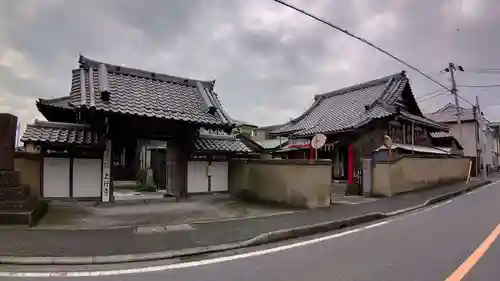 上行寺の山門