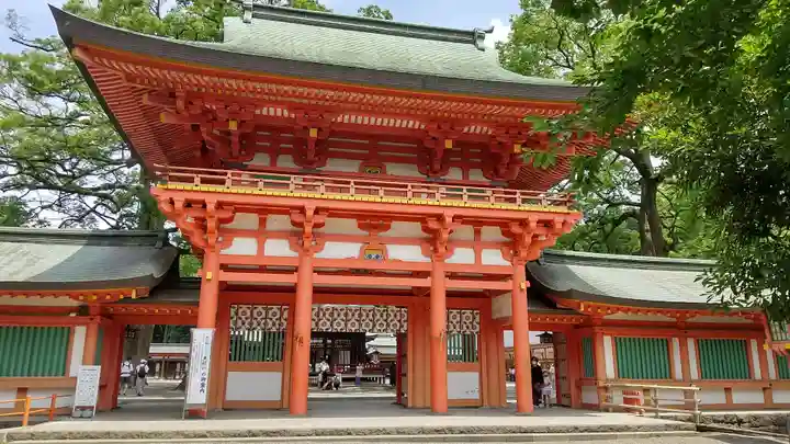 武蔵一宮氷川神社の山門・神門