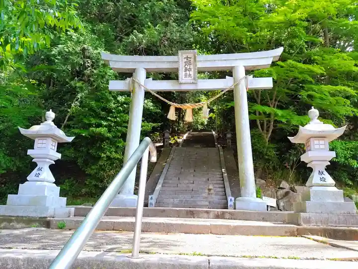 七所神社(百々七所神社)の鳥居
