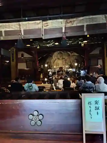 日石寺の本殿・本堂